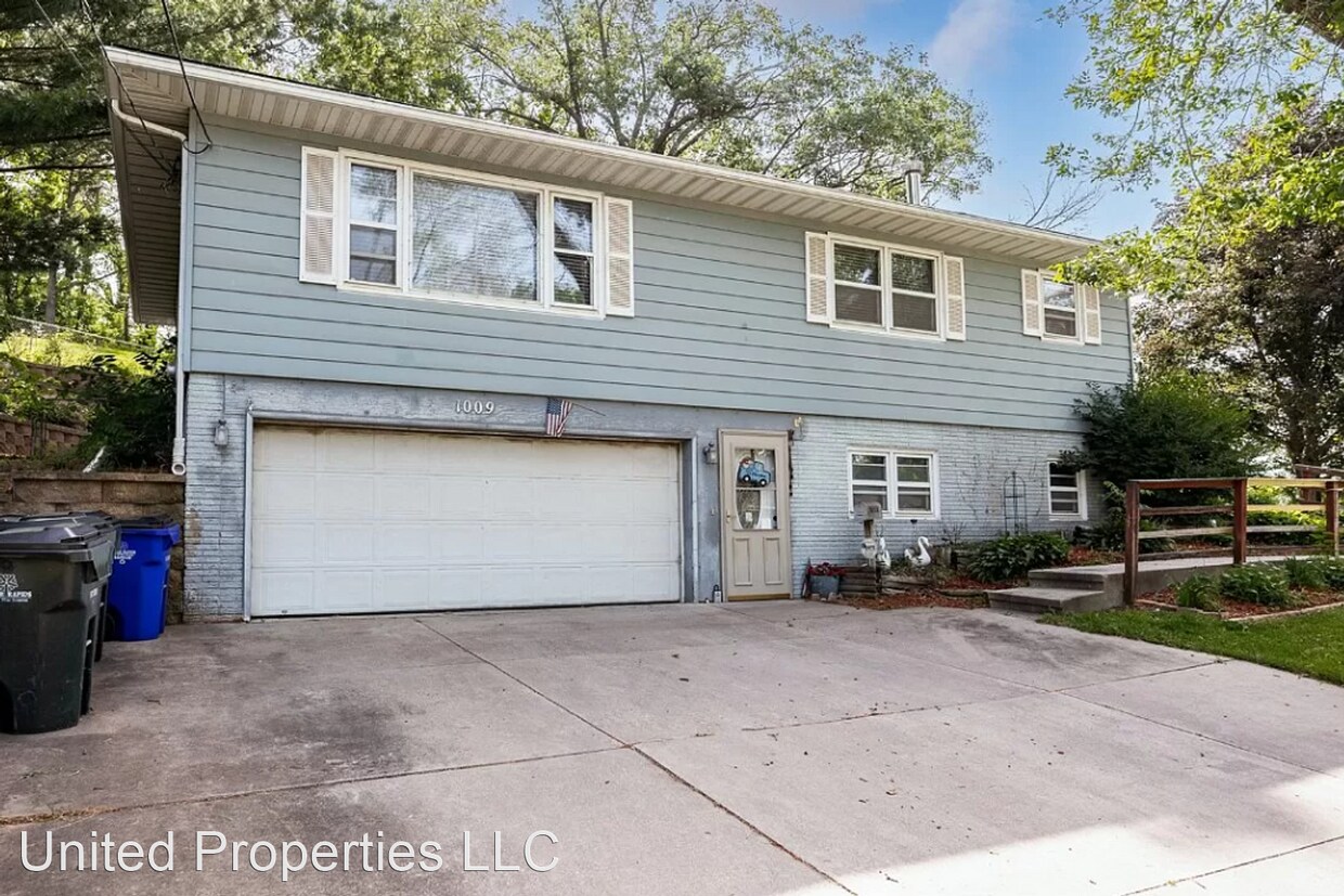 4 br, 1.5 bath House 1009 Westwood Dr NW House Rental in Cedar