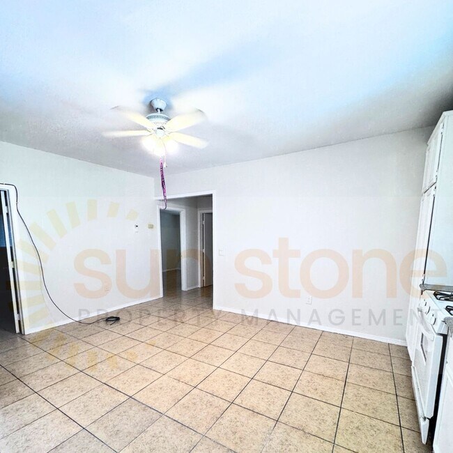 Foto del edificio - 852-852 E Mission Blvd