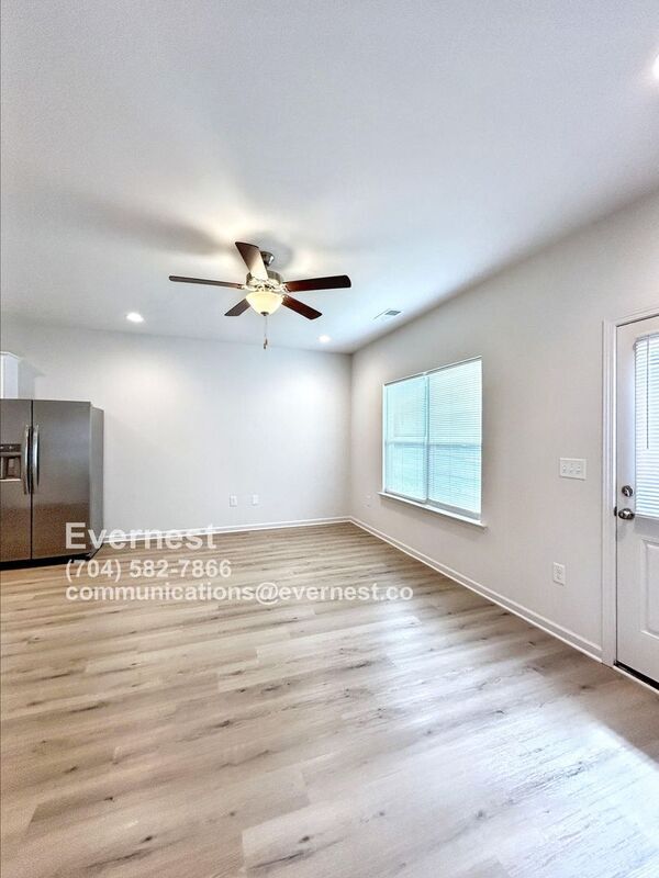 Foto del edificio - 725 N McFarland St