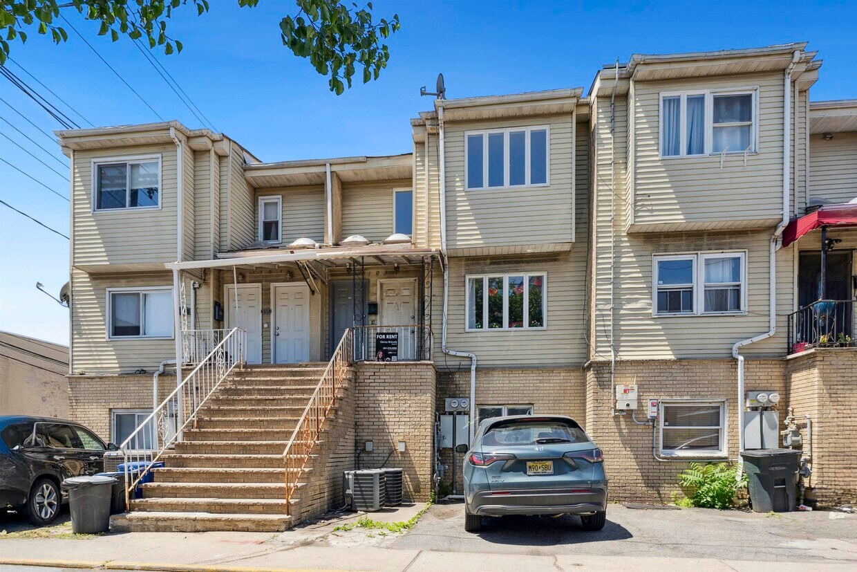 Primary Photo - 5103 Liberty Ave