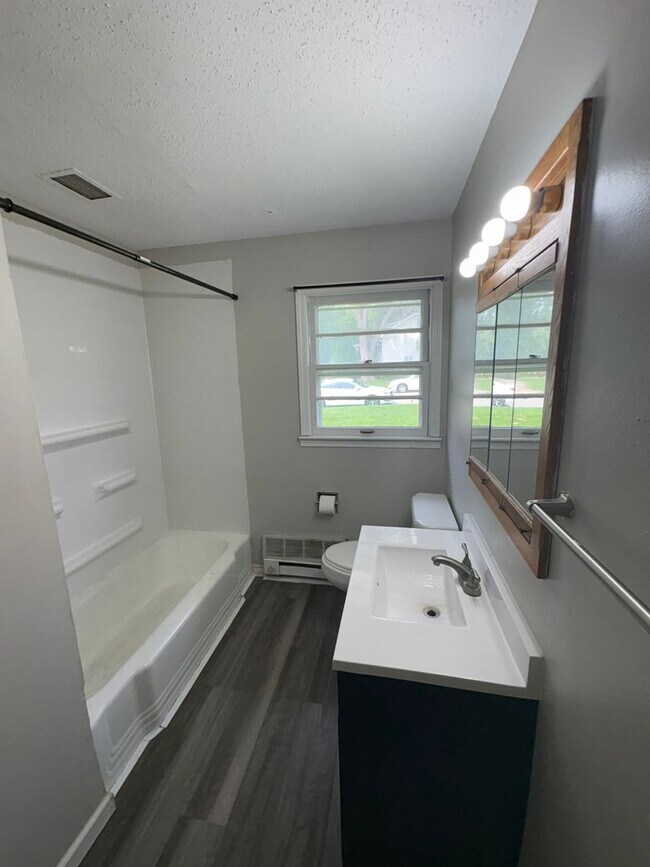 Foto del edificio - 2 Bedroom 1 Bathroom House in Cedar Falls!