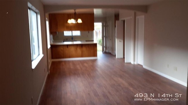 Foto del edificio - 493 N 14th St