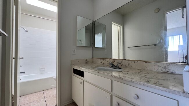 Foto del edificio - 1726 Midvale Ave