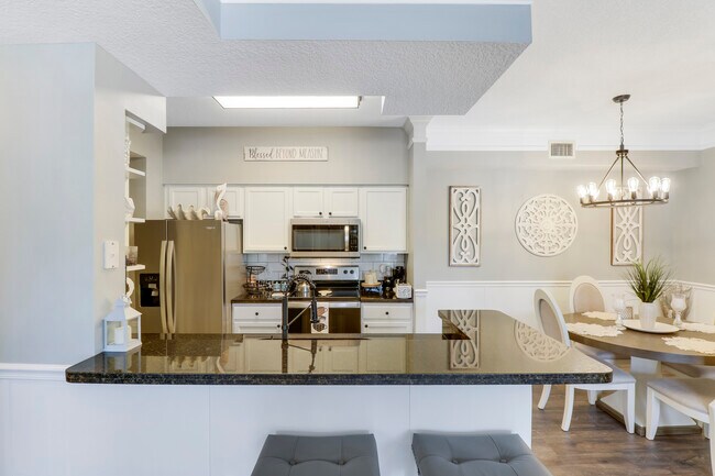 Foto del edificio - 3211 Myrtlewood Cir E