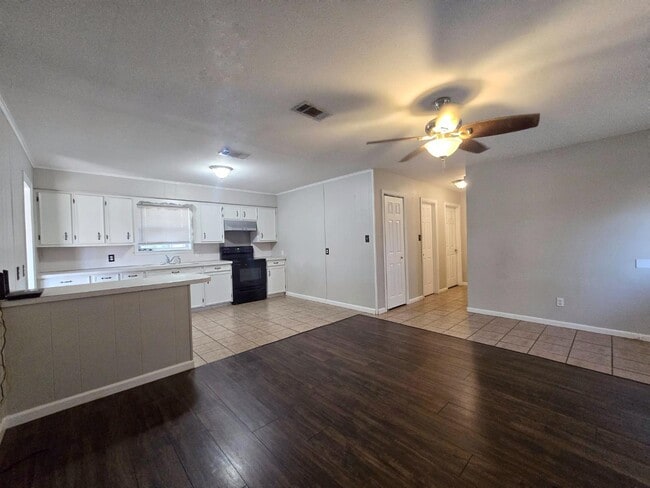 Building Photo - 140 Alaska St