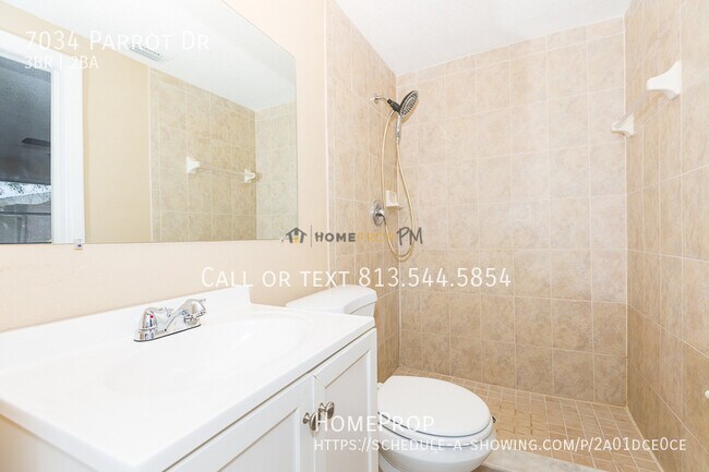 Foto del edificio - 7034 Parrot Dr