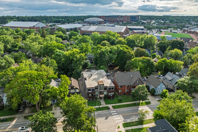 Foto aérea - 832 Packard St