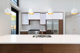Kitchen - Cedros Gardens