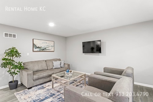 Building Photo - 10965 Gillette-