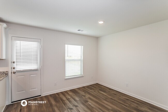 Building Photo - 512 Trinity Trl