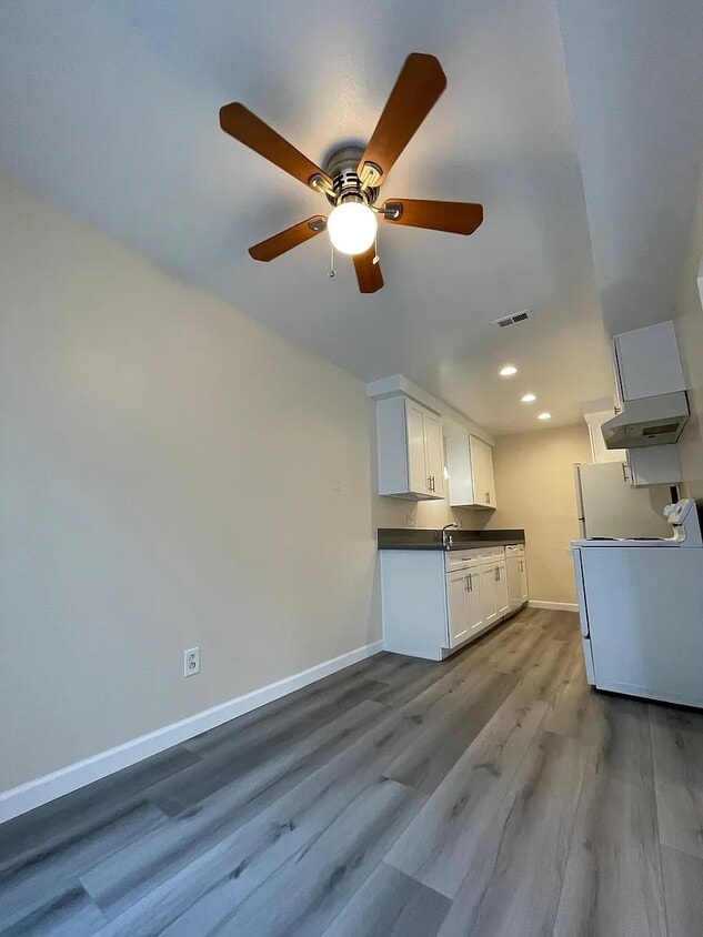 Building Photo - 833 E Lugonia Ave