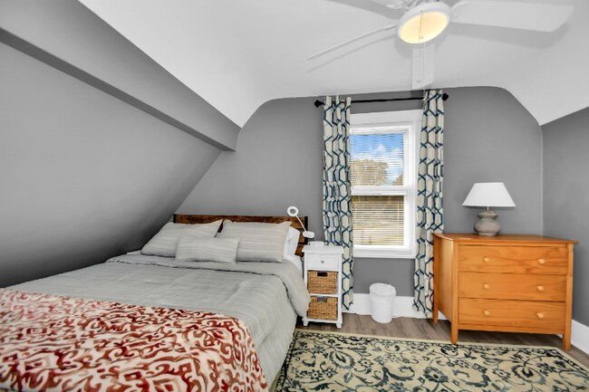 Building Photo - 207 New York St