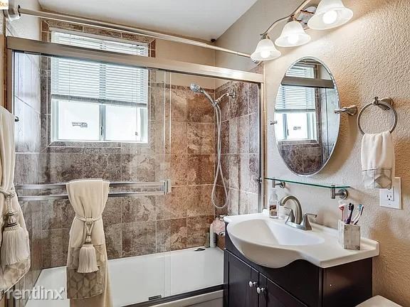 Foto del edificio - 3 br, 2 bath House - 386 Burlwood Ave
