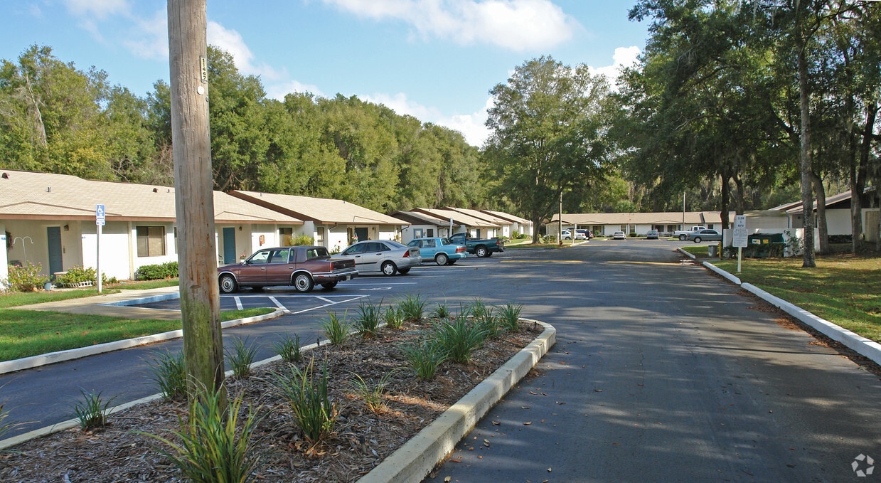 Building Photo - Candlewood Court Apartments