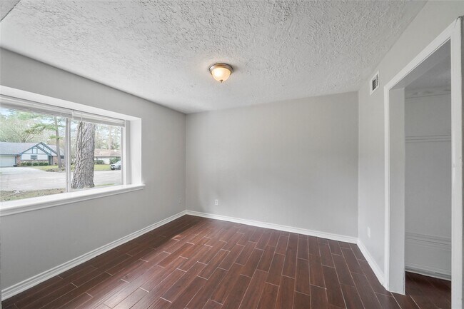 Foto del edificio - 2251 Middle Creek Dr