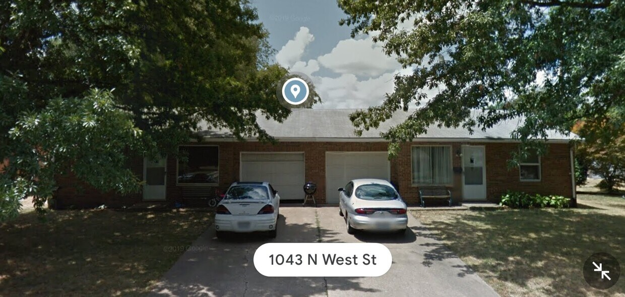 1043 N West St, Jacksonville, IL 62650 Townhome Rentals in