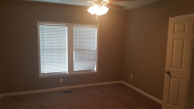 Foto del edificio - 3106 Whittle Springs Rd