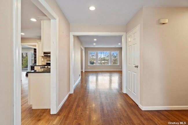 Building Photo - 32 Ridge Dr