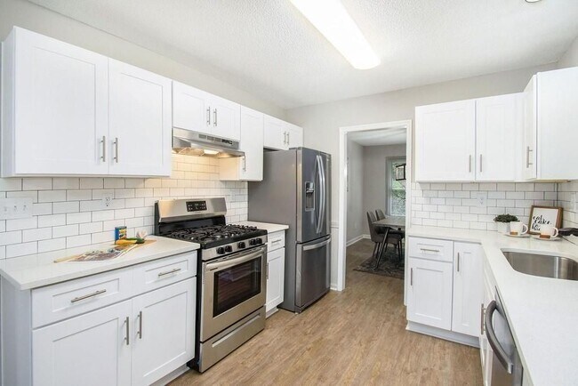 Foto del edificio - 140 Crabtree Dr