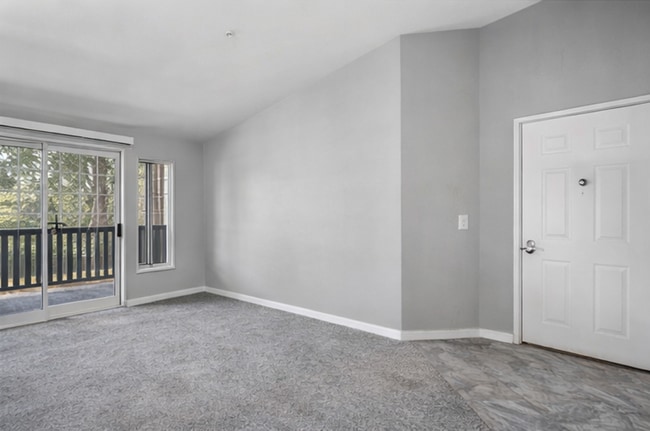 Building Photo - 2-Bedroom Condo with Vaulted Ceilings and Community Amenities in Everett