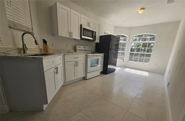 Foto del edificio - 9829-9823 3rd Ave