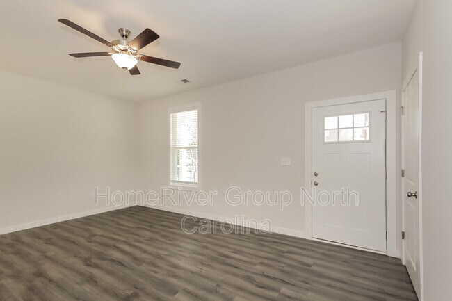 Foto del edificio - 2300 Lanecrest Dr