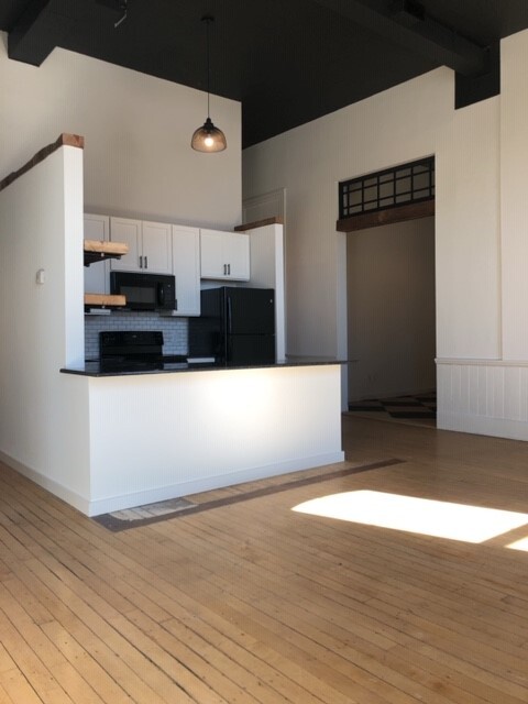 Building Photo - 252 Morgan St