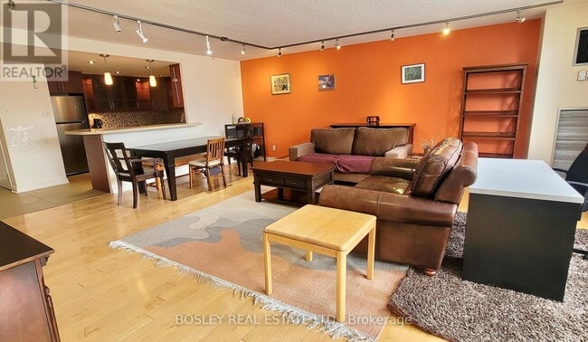 Building Photo - 77 Carlton St.