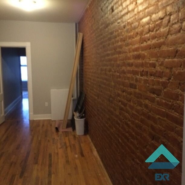 Primary Photo - 568 Seneca Ave