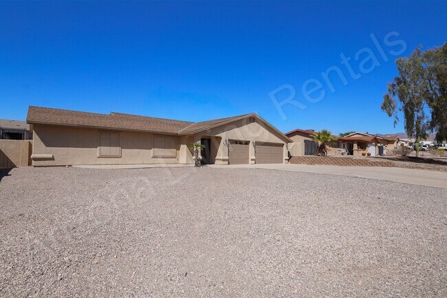 Building Photo - FURNISHED AVAILABLE OCTOBER - MAY