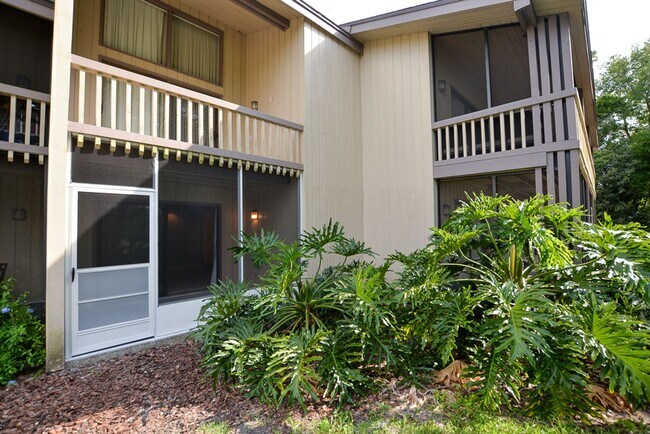 Foto del edificio - 622 Olde Camelot Cir