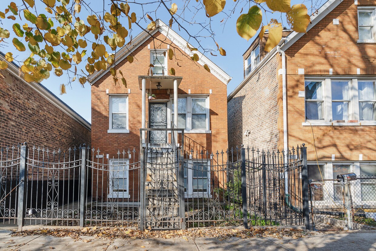 Foto principal - 2450 S Whipple St