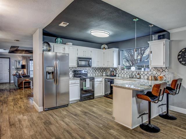 Foto del edificio - 7008 Bentley Ave