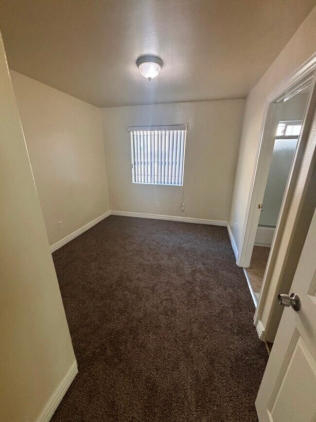 Building Photo - 132 E 79th St