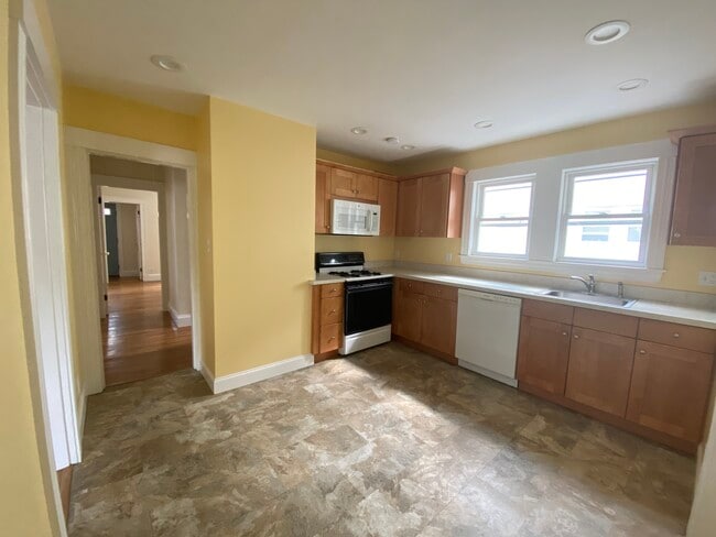 kitchen - 93 Fairmont St