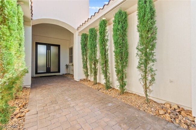 Building Photo - 2640 Mirabella St
