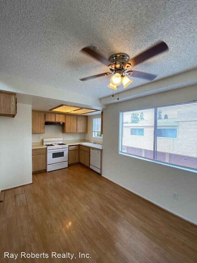 Primary Photo - 7916-7924 Stark Drive
