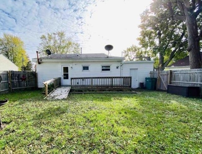 Back of home - 1051 Frank St