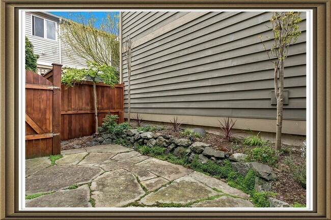 Foto del edificio - 4816 40th Ave SW #B