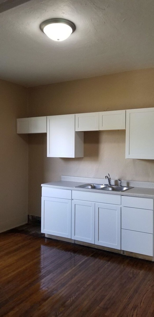 Foto del edificio - *SELF SHOW AVAILABILITY* 714 E Taylor St
