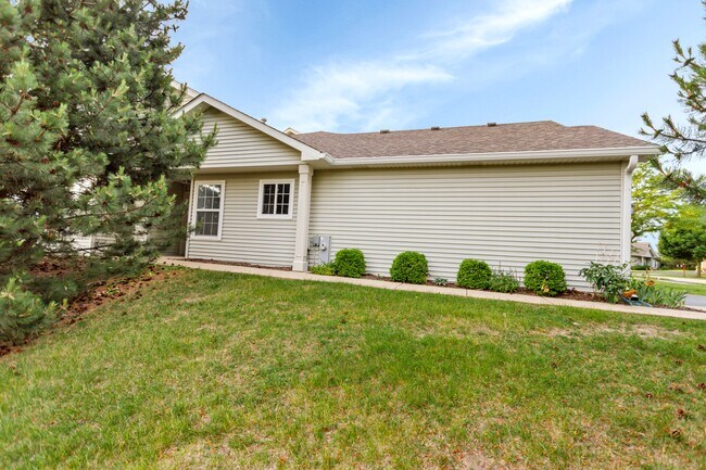 Building Photo - 547 Mallard Ln
