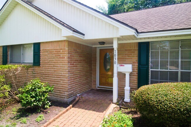 Building Photo - 1030 Montour Dr