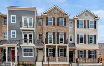 Building Photo - 1064 Old Trail Dr