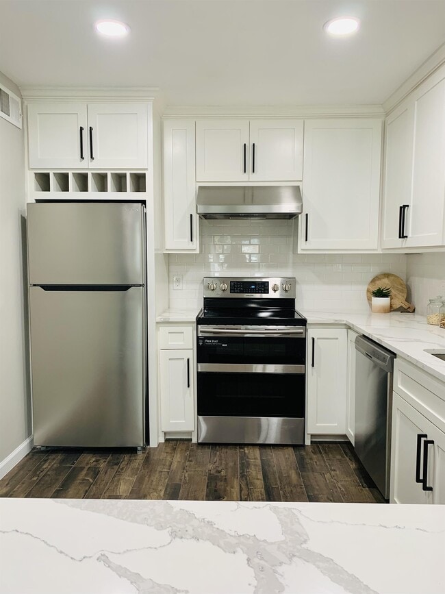 Photo - 6011 Danbury Ln Townhome