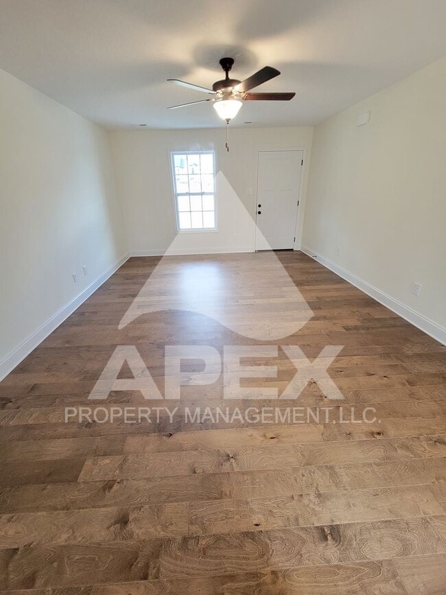 Building Photo - Beautiful  4 Bd 2.5 Ba Single Family home ...