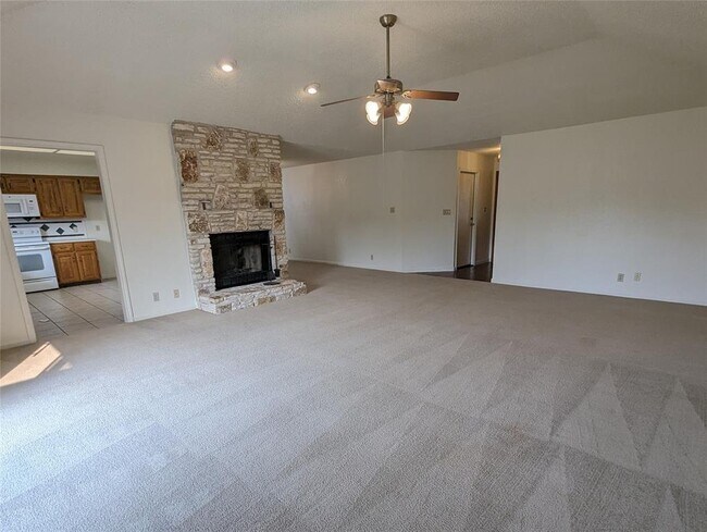Foto del edificio - 904 Woodview Dr