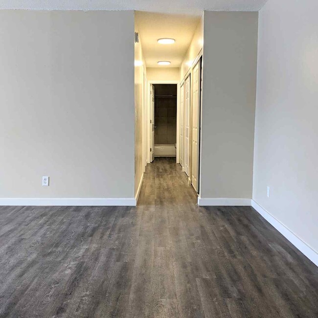 Foto del edificio - 8050 Central Ave NE