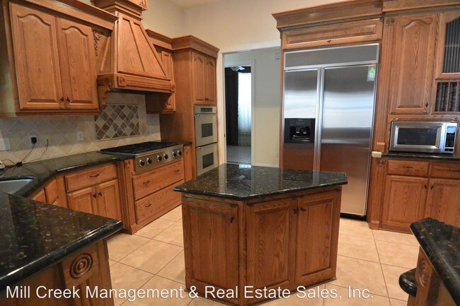 Foto del edificio - 5 br, 4 bath House - 2115 S. Cedar