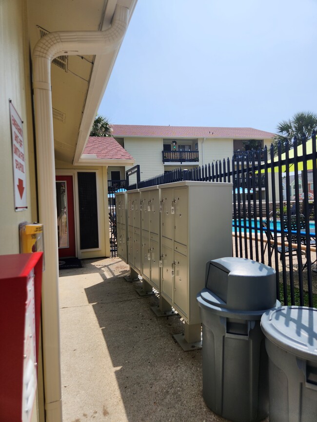 Parcel Lockers - Driftwood Apartments - Galveston