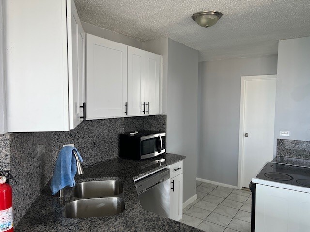 Foto del edificio - 5100 N Marine Dr